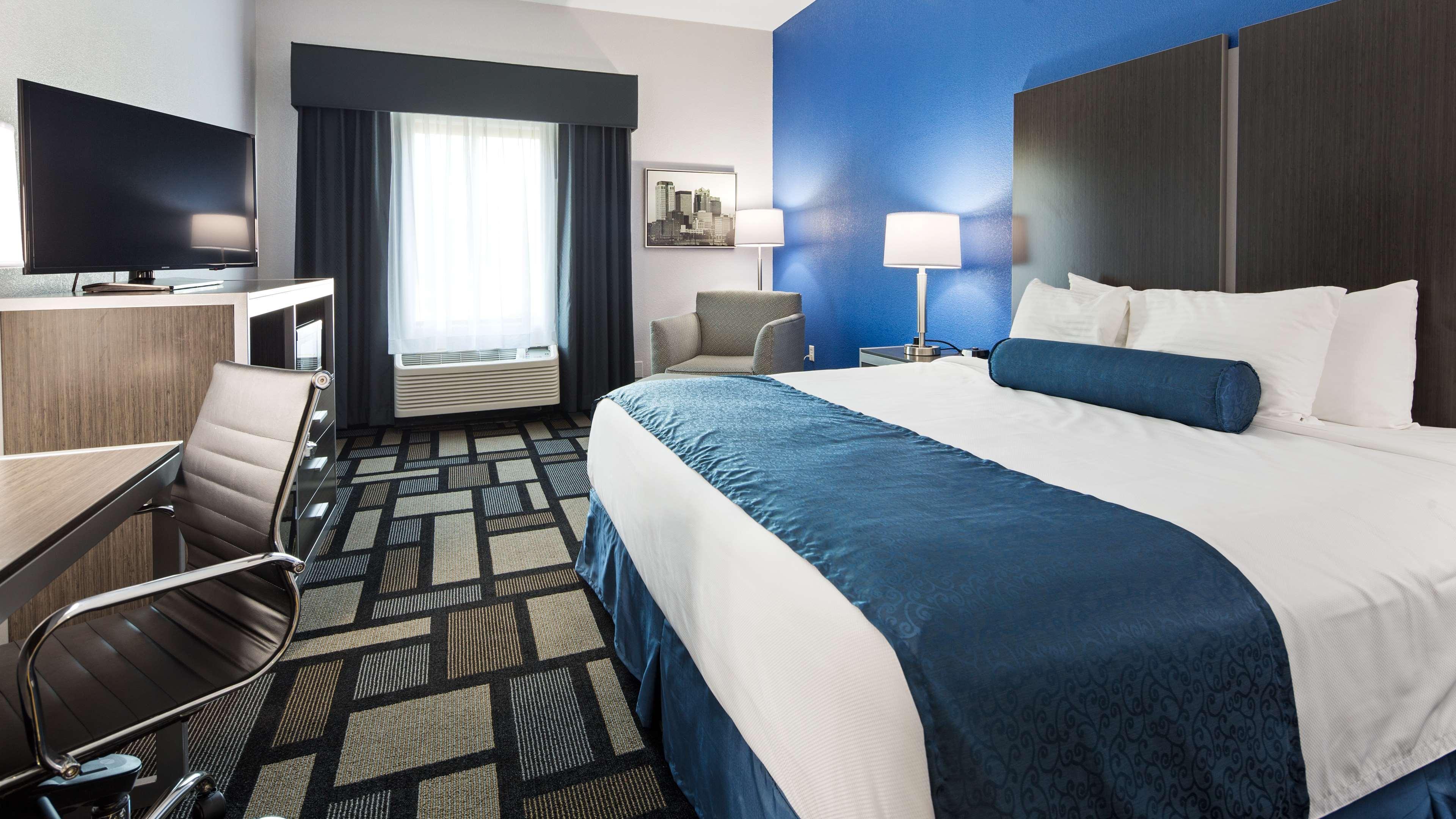Best Western Plus Birmingham Inn & Suites Exterior photo