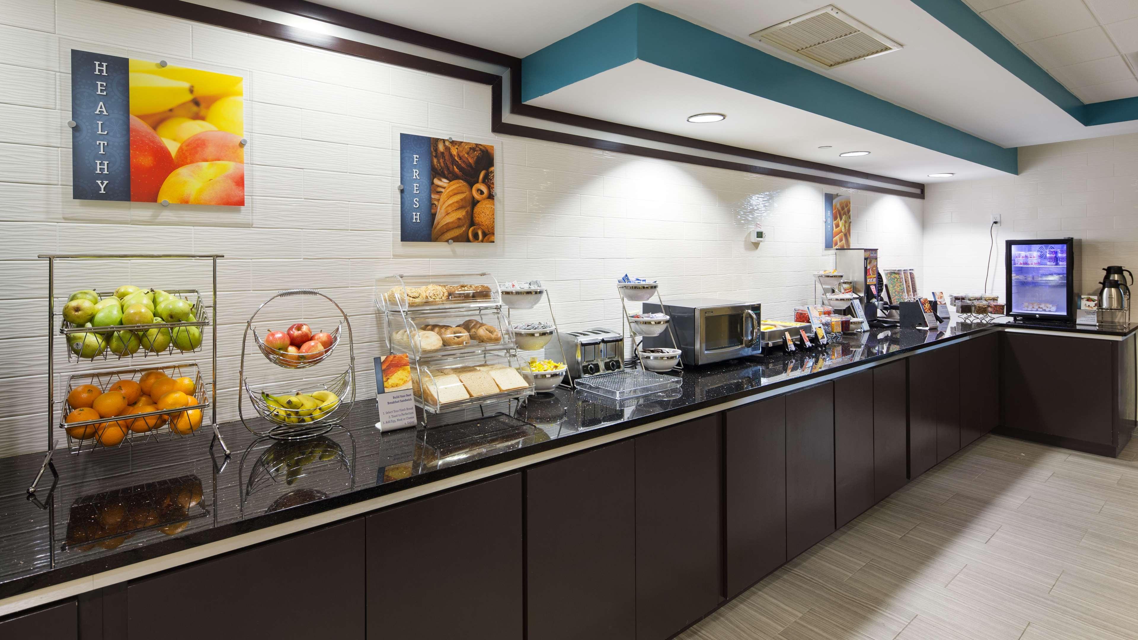 Best Western Plus Birmingham Inn & Suites Exterior photo